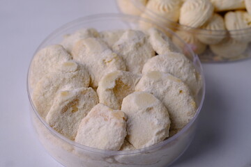Kue Putri Salju is sweet pastries that are usually served during Eid or Christmas. Kue kering. cookies with fine sugar. 