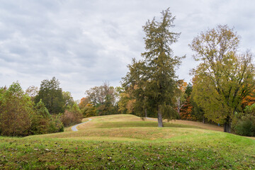 Fototapeta na wymiar Serpent Mound State Memorial, Effigy Mound in Peebles, Ohio