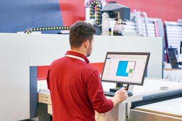 Automatic woodworking center machine and worker