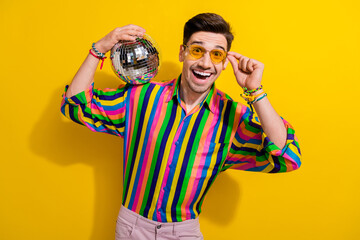 Photo of man amazing reaction when see you at party wear trendy vintage garment put disco ball...