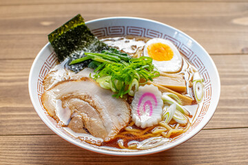 海苔入りの札幌醬油ラーメン