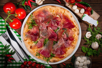 White pizza with prosciutto crudo, arugula and parmesan