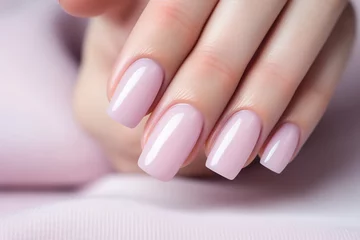 Photo sur Plexiglas Pédicure Glamour woman hand with light pink nail polish on her fingernails. Pink nail manicure with gel polish at luxury beauty salon. Nail art and design. Female hand model. French manicure.