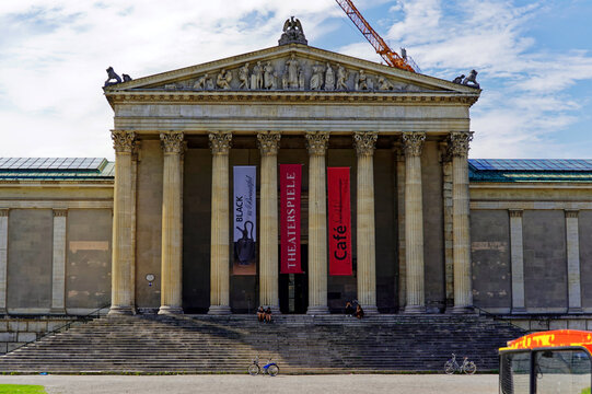 Glyptothek building with exhibition of antic sculptures at City of München on a sunny summer day. Photo taken August 6th, 2019, Munich, Germany.