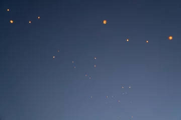 Thai people release sky floating lanterns or lamp to worship Buddha's relics at night. Traditional festival in Chiang mai, Thailand. Loy krathong © tampatra