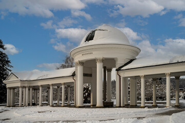 Kolonnade der Karolinaquelle in Marienbad © Eberhard Spaeth