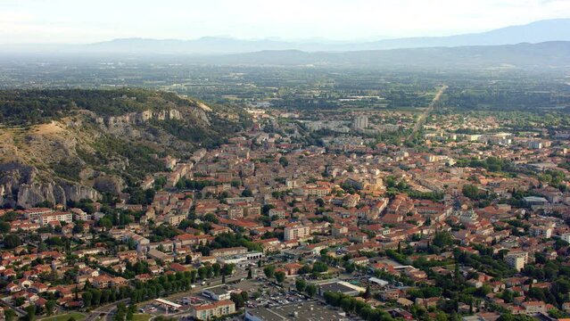 vue a&eacute;rienne de cavaillon