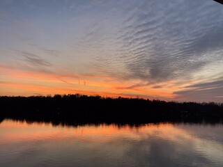 Fototapeta na wymiar Evening sunset over Lake Monticello