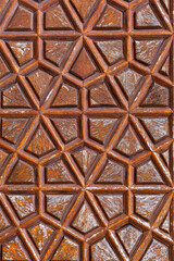 Naklejka premium Wooden panel detail with islamic style geomtric pattern carvings
