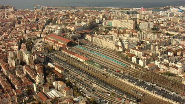 vue a&eacute;rienne de la gare saint charles &agrave; marseille