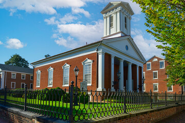 The Presbyterian Church of Fredericksburg Virginia on the corner of Princess Anne Street and George Street. - obrazy, fototapety, plakaty
