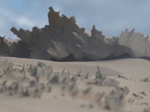 Abstrakte und bizarre Sandformen vom Wind auf einer Wanderd&uuml;ne