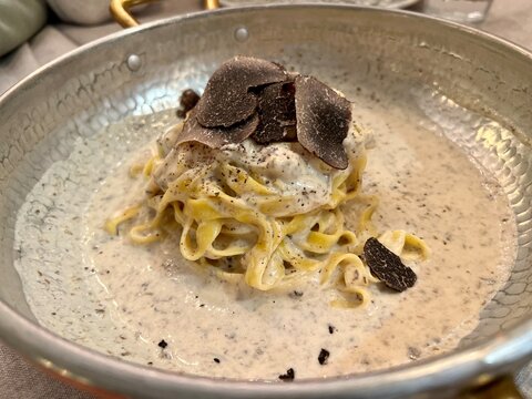 Black Truffle sauce fresh tagliolini noodle pasta, original italian food fresh egg pasta, cream sauce and fresh herbs.Spaghetti with fresh black truffle and cream sauce