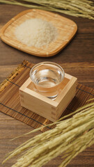 日本酒・冷酒イメージ　酒と白米と稲穂