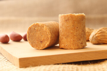 Sweet made from "paçoca" peanuts, traditional in June festivals.
