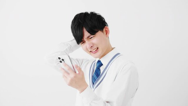 学生服を着ている若い男性　学生イメージ