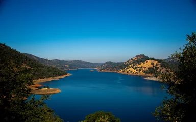 Foto op Canvas Lake Don Pedro and surrounding mountains with trees © Larry D Crain