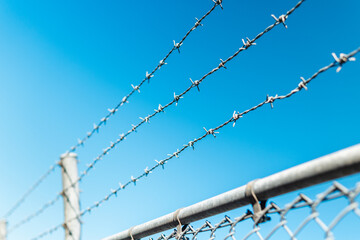 青空と有刺鉄線