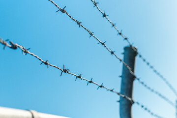 青空と有刺鉄線