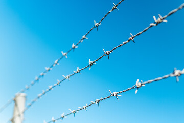 青空と有刺鉄線