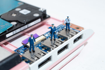 USBからのウイルス侵入を防ぐ警備員