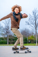Balance in a skate board in a urban park