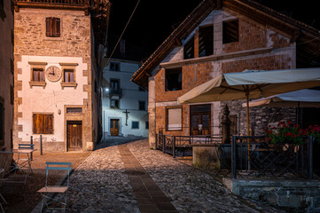 Fototapeta na wymiar Pesariis, the town of watches. Walk in the town between dusk and night