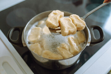 Boil lazy dumplings in boiling water