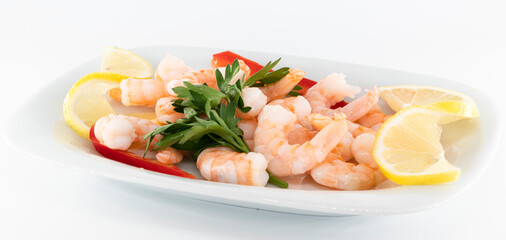 shrimps with lemon and salad