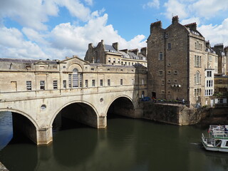 Bath - ist eine Stadt im Westen Englands in der Grafschaft Somerset am Fluss Avon