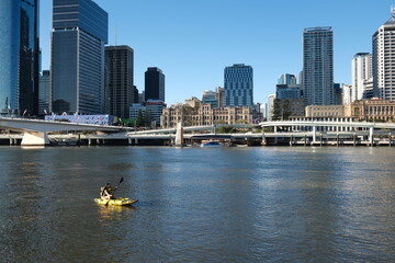 Obraz premium Brisbane river with canoe