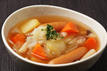 野菜のコンソメスープ