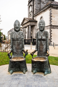 Statue commemorating the marriage of Strongbow and Aoife, in the Cathedral Square, Viking Triangle of Waterford city center, Ireland