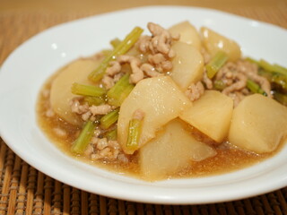 蕪とひき肉の煮物