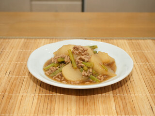 蕪とひき肉の煮物