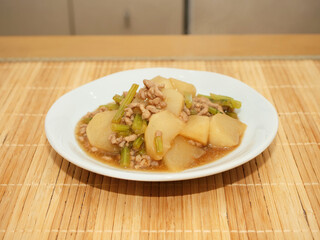 蕪とひき肉の煮物