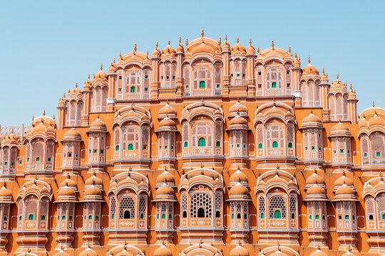 facade of hawa mahal palace in jaipur, india