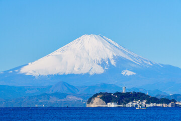 Fototapeta na wymiar 逗子海岸からの富士山　冬の湘南観光