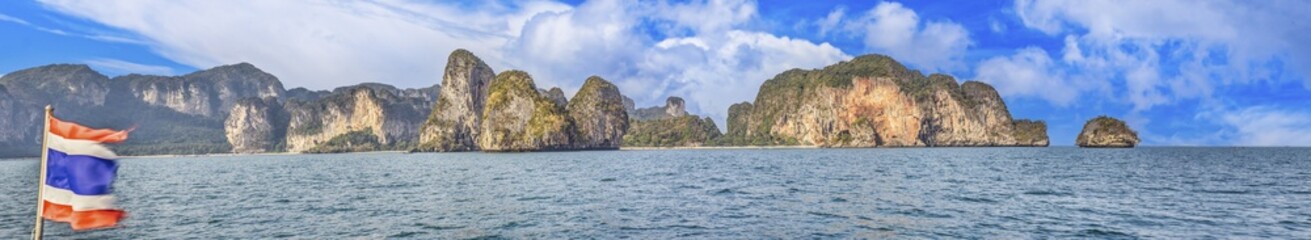 Fototapeta na wymiar Panoramic picture over the cliffs of Thailand's Phang Nga Bay