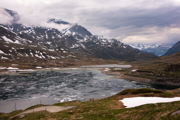 Fototapeta na wymiar Mountain lake with ice in Switzerland in spring