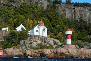 Leuchtturm in der Hafeneinfahrt von Kristiansand in Norwegen