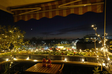balcone con luci natalizie