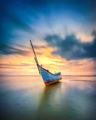 Zelfklevend Fotobehang boat at sunset © Weny