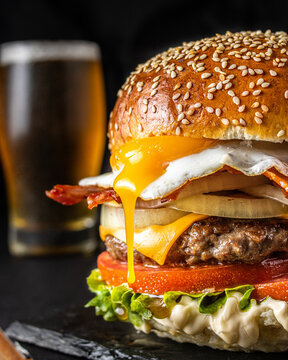 hamburguesa con huevo / chorreando / secuencia