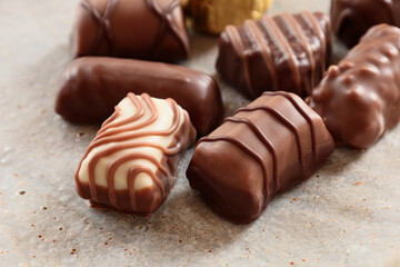 複数の一口サイズのチョコレート