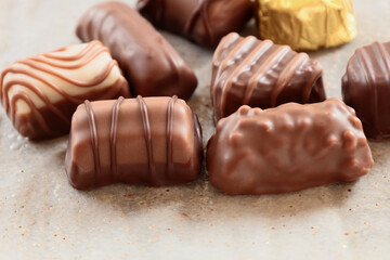複数の一口サイズのチョコレート