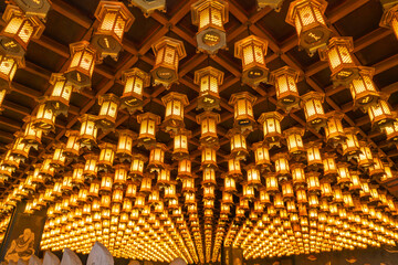 宮島の大聖院の天井の灯り