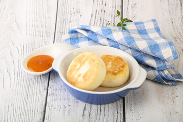 Baked cheesecakes with fruit jam