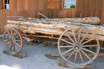 Fototapeta na wymiar Old wooden cart next to barn