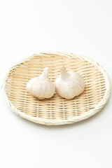 白背景にニンニク